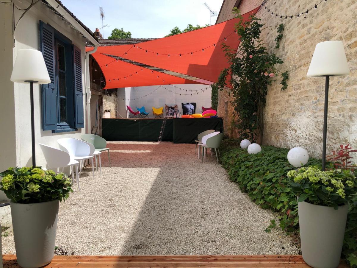 La Maison Des Amis Nuits Exterior photo