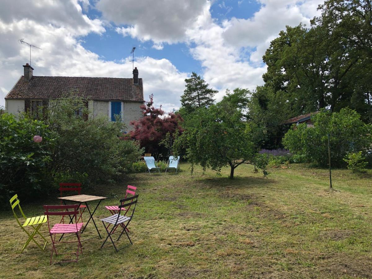 La Maison Des Amis Nuits Exterior photo